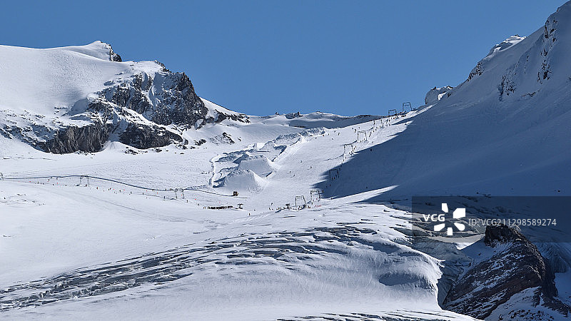 风景雪山对晴朗的蓝天，圣安东尼奥，意大利图片素材