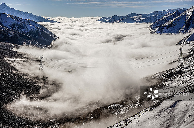 雪山顶天，中国康定图片素材