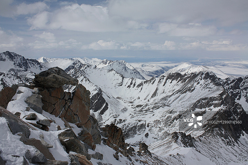白雪皑皑的山脉，Turt，蒙古图片素材