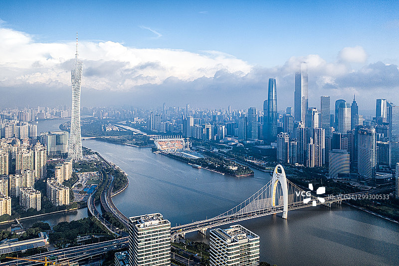 航拍视角下的广州塔-广州城市天际线城市风光图片素材