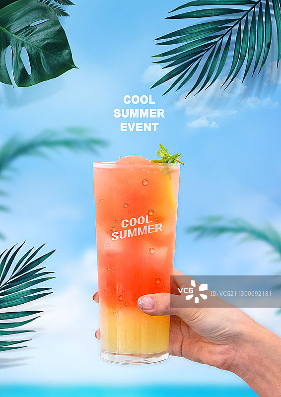 复合型手持式夏季果汁饮料图片素材
