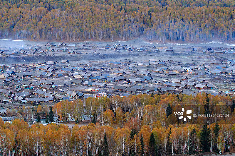 新疆喀纳斯景区禾木村，金秋美景。图片素材