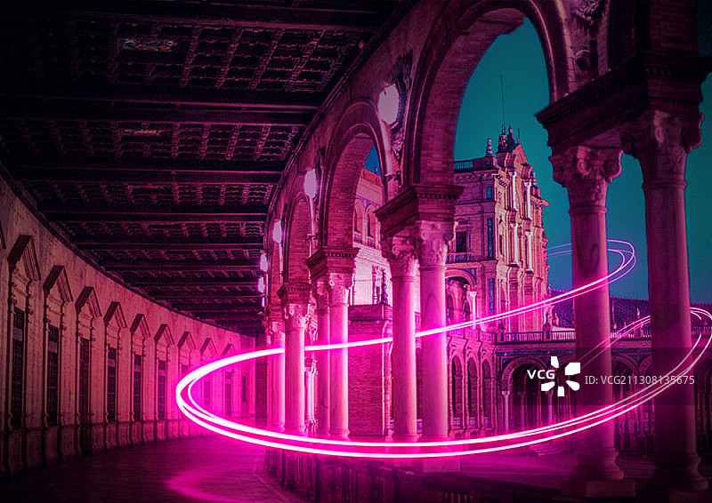 霓虹幻想主题编辑图像的粉红色霓虹灯宫殿在西班牙图片素材