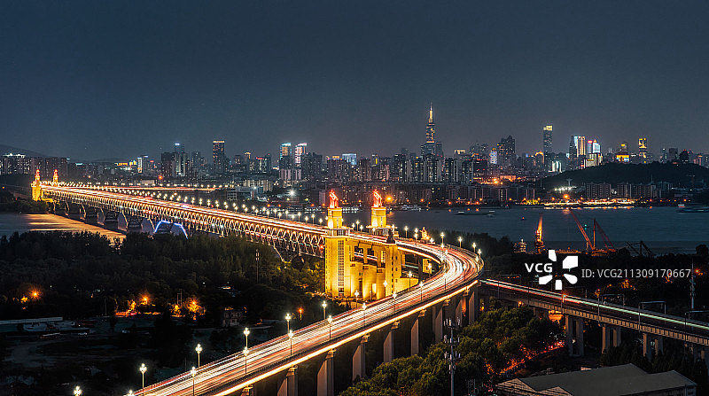 夜晚的南京长江大桥图片素材