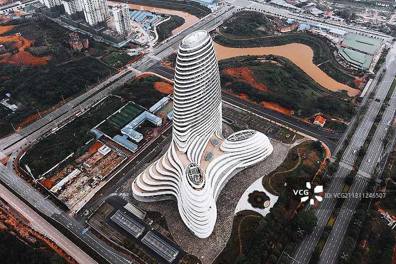 广西南宁造型奇特的建筑广西新媒体中心阴雨天航拍图片素材
