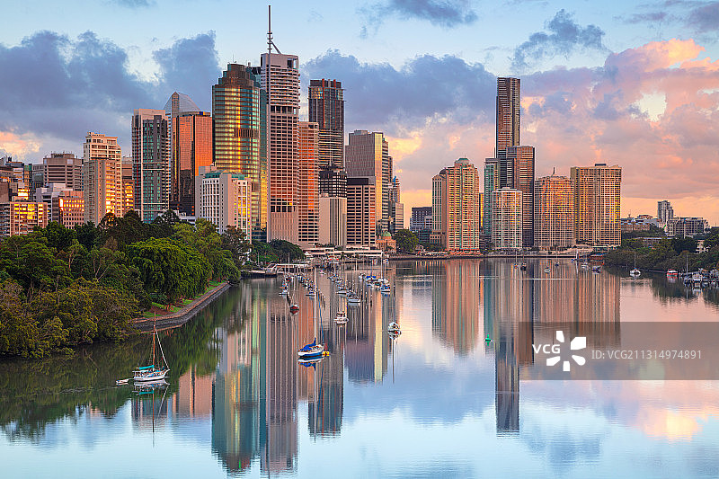 美丽的城市和港口日落，布里斯班，昆士兰州，澳大利亚图片素材