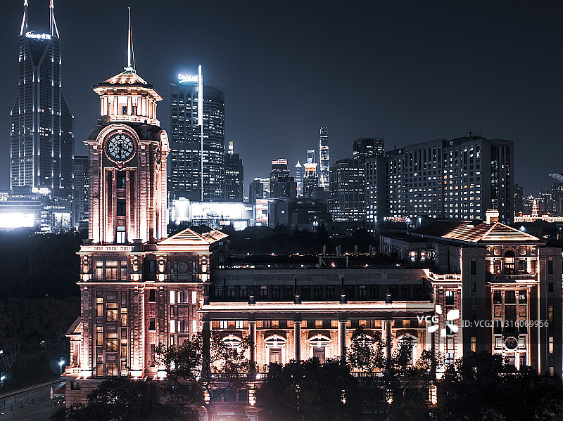 上海历史博物馆景观灯夜景金碧辉煌图片素材