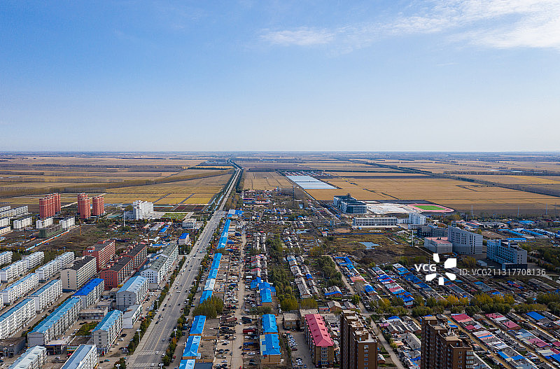 航拍黑龙江省同江市城市天际线图片素材