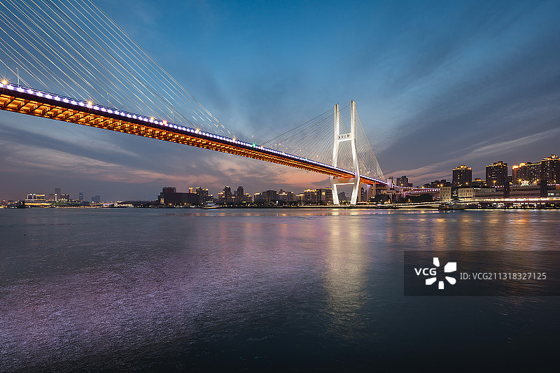 上海南浦大桥春节灯光夜景图片素材