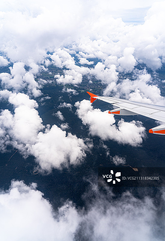 悉尼飞行 飞机穿越云层图片素材
