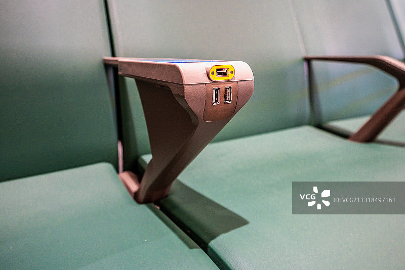 公共设施扶手座椅usb插座充电口图片素材