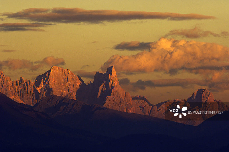 日落时的山景，帕拉组，白云石，省，特伦托，南蒂罗尔，意大利图片素材