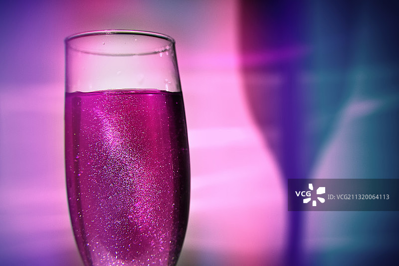 香槟杯果味葡萄酒蓝紫色投影图片素材