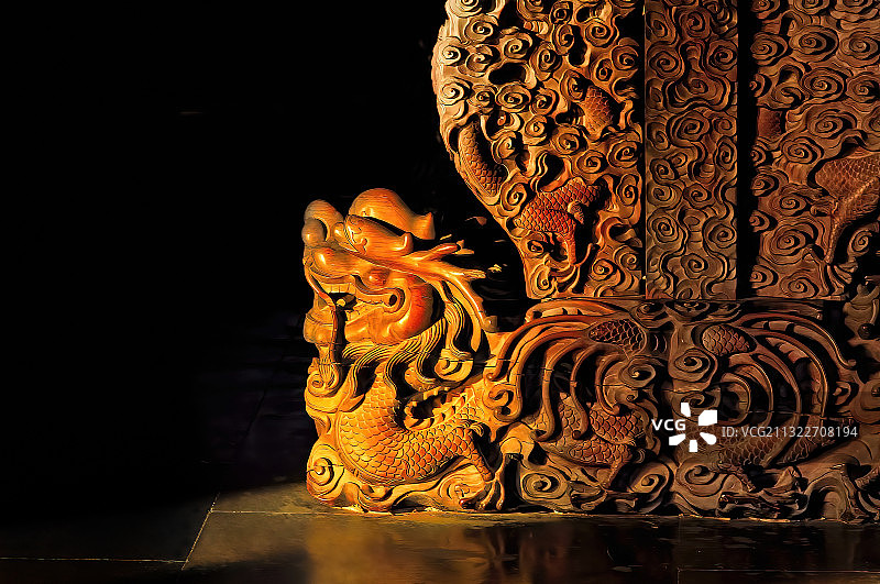 故宫太和殿里的龙纹木雕图片素材