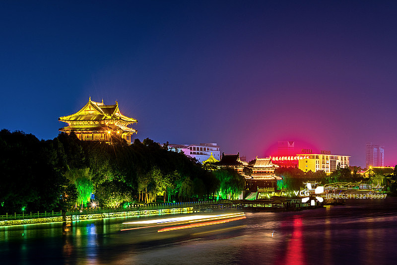 中国江苏泰州凤城河景区望海楼夜景图片素材