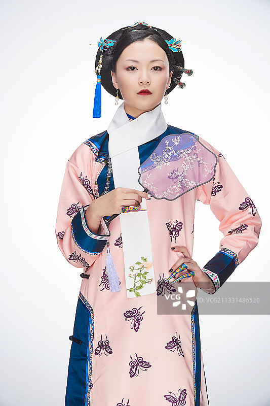 白色背景下的清代女性古装造型清朝古装图片素材