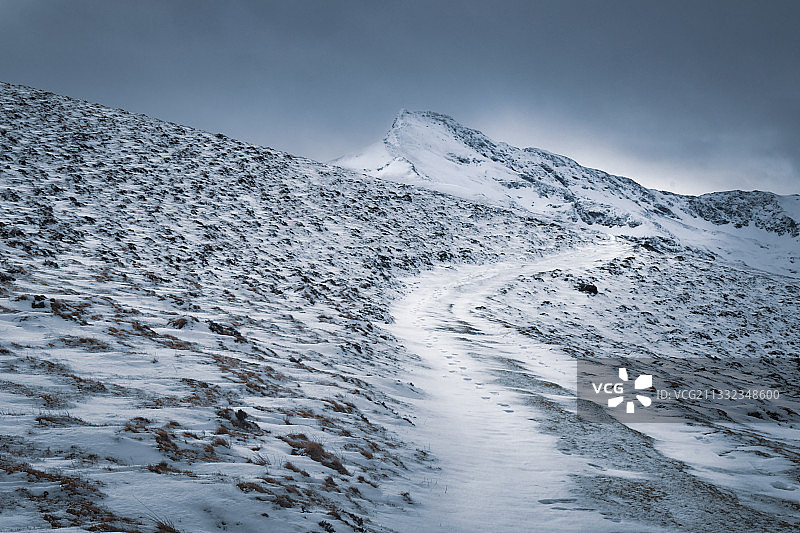 雪山映衬天空的风景，法国图片素材