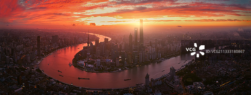 上海清晨日出火烧云全景图片素材