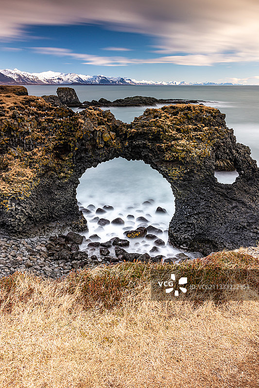 在冰岛的阿纳斯塔皮，冬天大海对着天空的风景图片素材