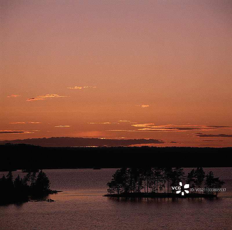 瑞典达尔斯兰湖上的日落图片素材