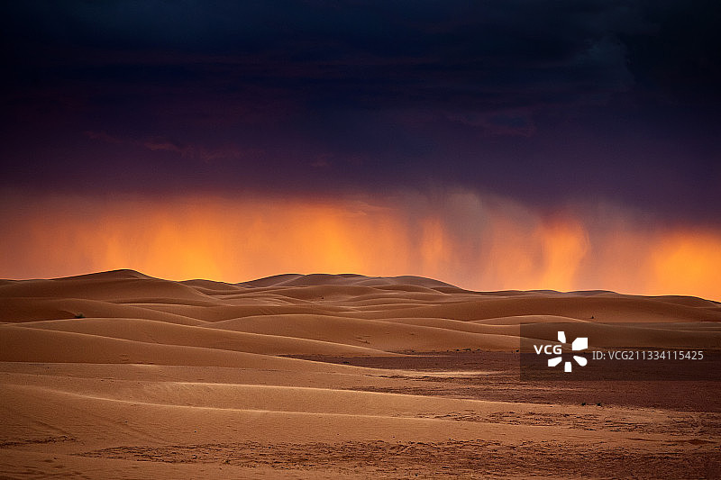 撒哈拉摩洛哥的日落沙暴图片素材