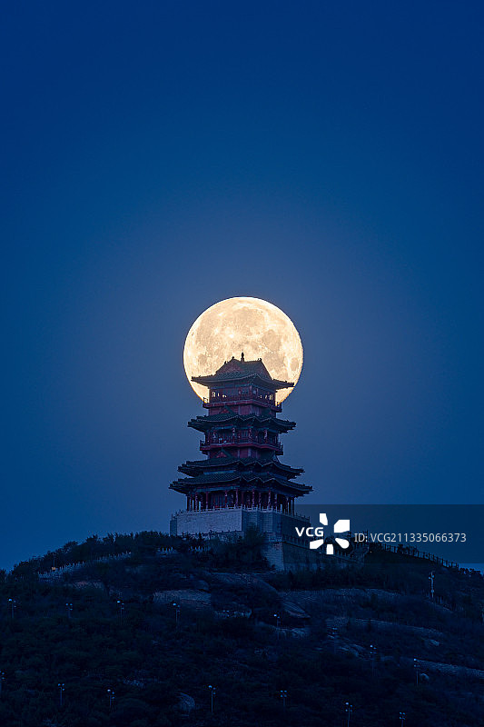 超级月亮与北京定都阁图片素材