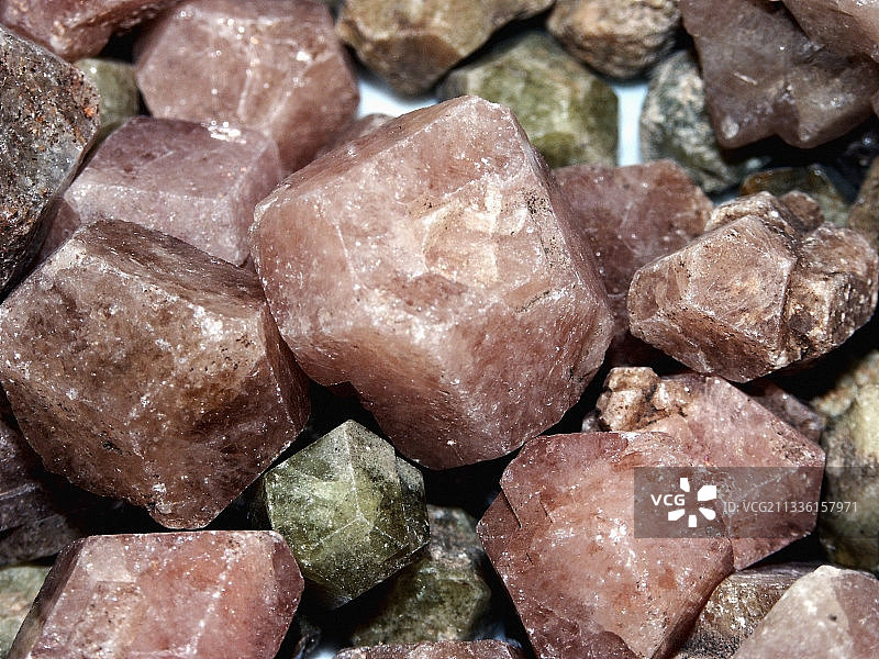 钙铝榴石石榴石晶体图片素材