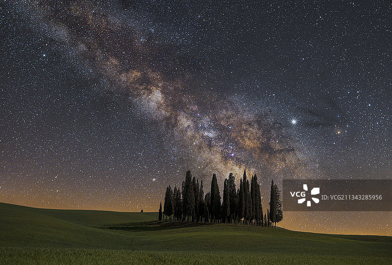 意大利，夜晚天空下的风景图片素材