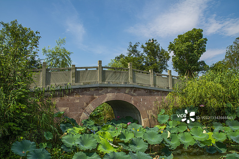 杭州萧山 白马湖公园 园林建筑 石拱桥图片素材