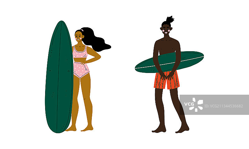男女冲浪手站在冲浪板上图片素材