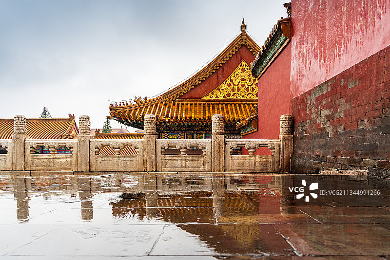 夏季雨中中国北京故宫紫禁城图片素材