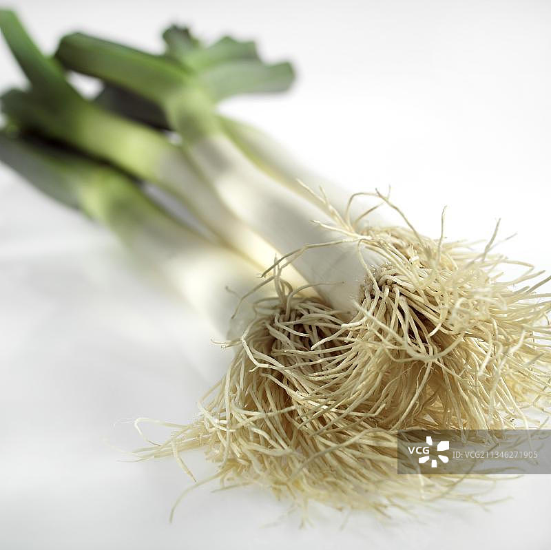 韭菜(葱)，蔬菜在白色背景图片素材