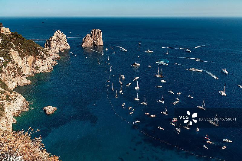意大利那不勒斯卡普里岛，大海与天空的高角度视图图片素材