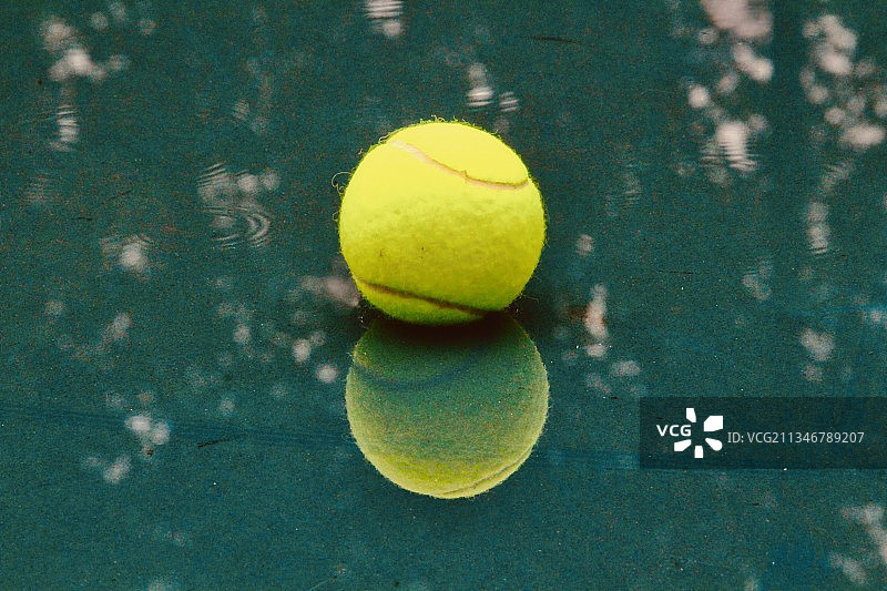 高角度的网球在球场上，维也纳，弗吉尼亚州，美国图片素材