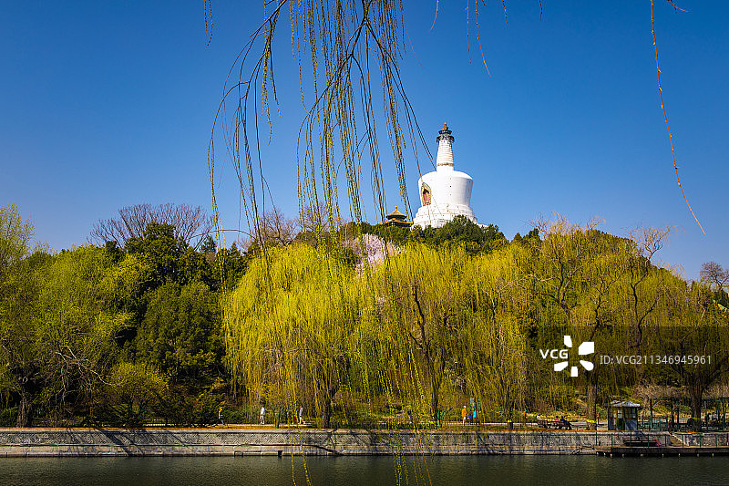 北京北海公园的初春景色图片素材