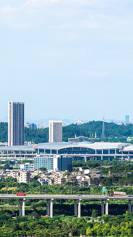广东广州南站高铁站，运输系统， 基础建设，交通枢纽，天空图片素材