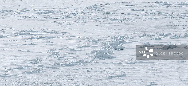 日本冬季旅行，北海道网走市极光号破冰船，鄂霍次克海海冰风光图片素材