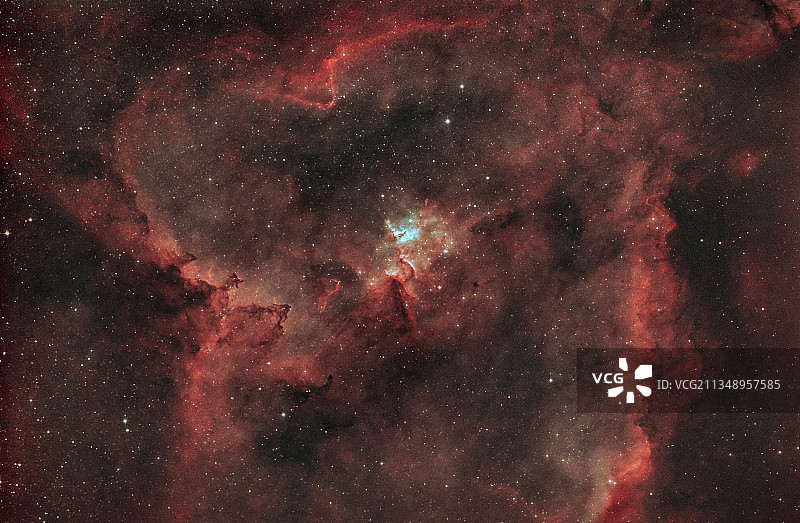 荷兰鲁芬，天空中星星的低角度图片素材