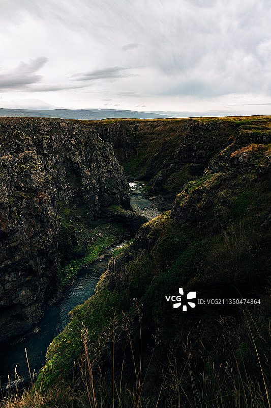 冰岛，天空衬托下的风景图片素材