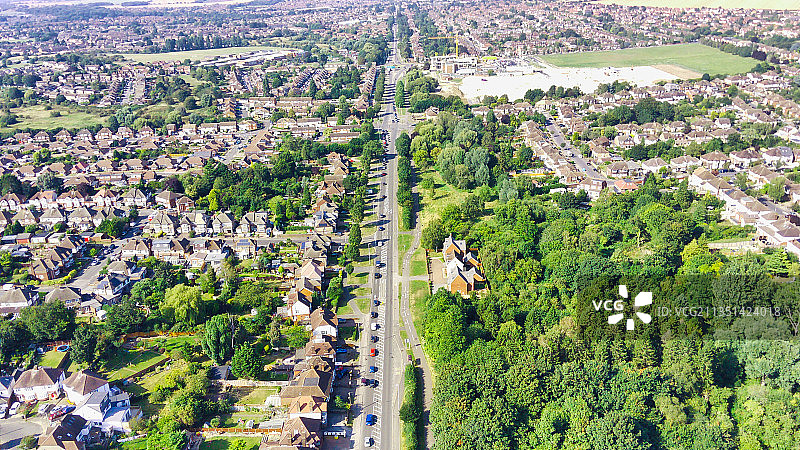 英国卢顿市的树木和建筑的高角度视图图片素材
