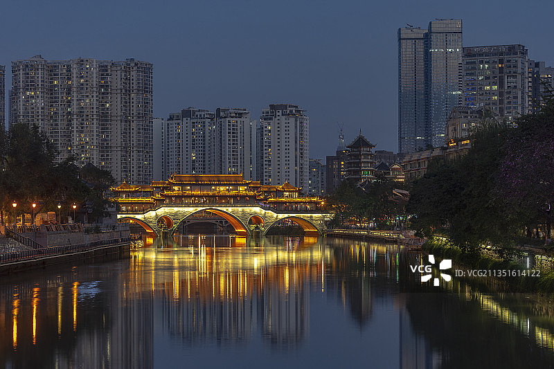 四川省成都市锦江安顺廊桥夜景图片素材