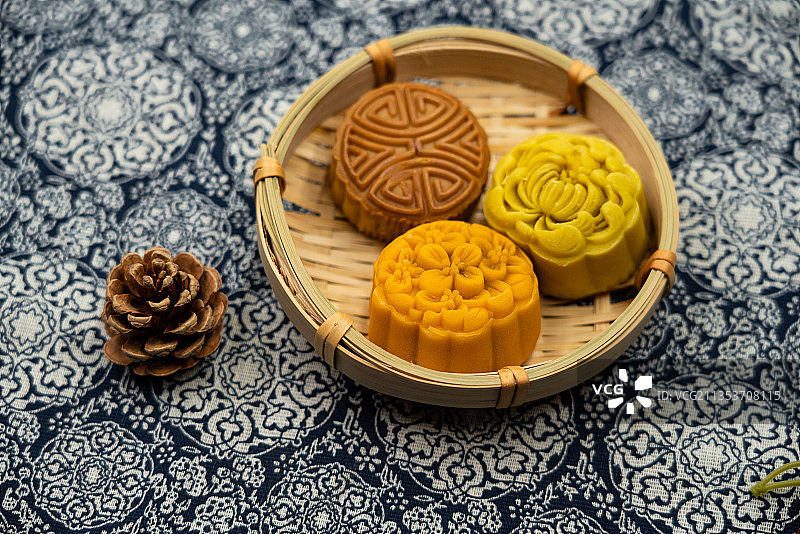 中国传统文化中秋节传统食物月饼图片素材