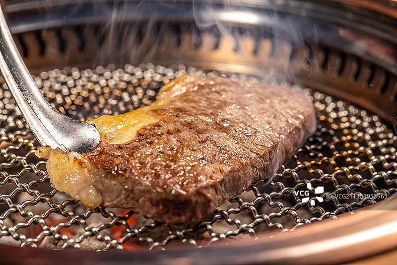 炭火烤澳大利亚和牛牛肉图片素材