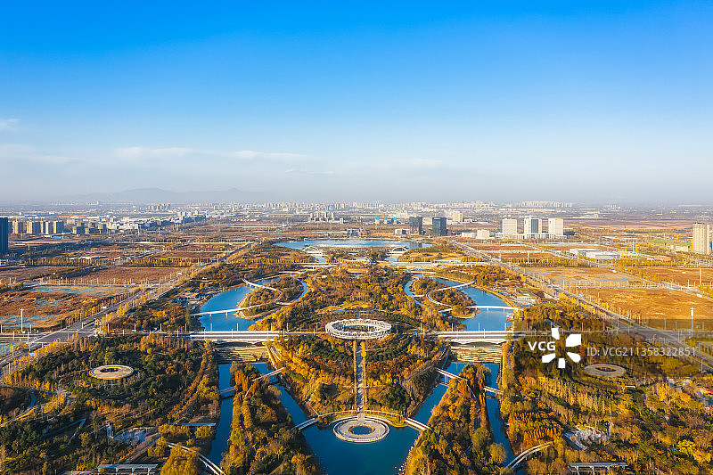 河南郑州航空港经济综合实验区双鹤湖中央公园秋季户外航拍图片素材