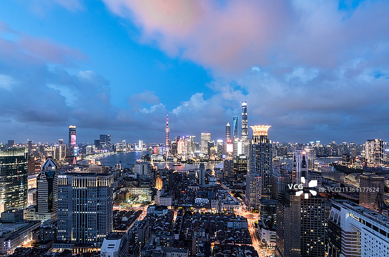 上海城市风光繁荣蓝天白云夜景图片素材
