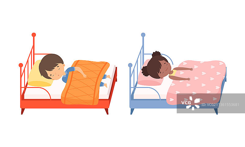 小男孩和小女孩睡在软软的床上图片素材