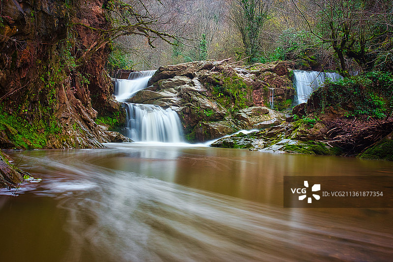 瀑布，风景瀑布在森林，土耳其图片素材