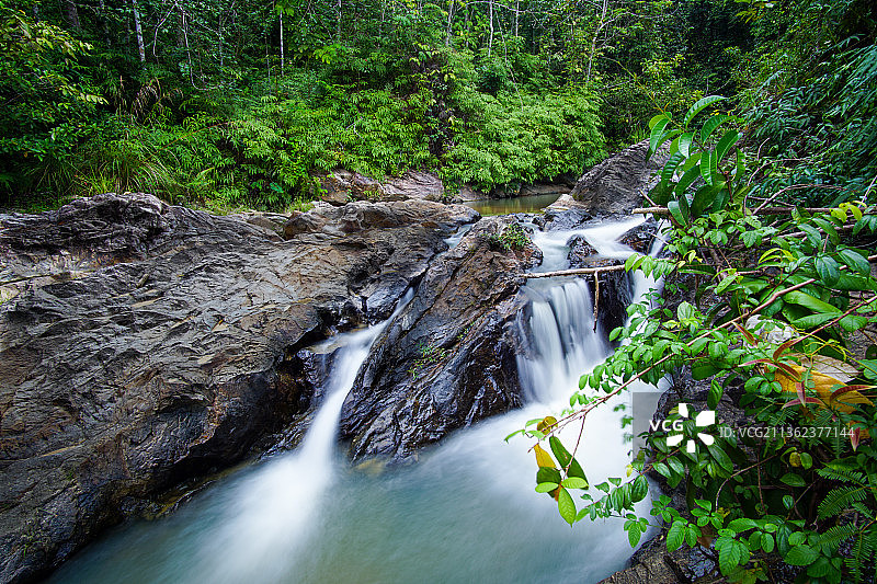 马来西亚吉兰丹的雨林瀑布图片素材