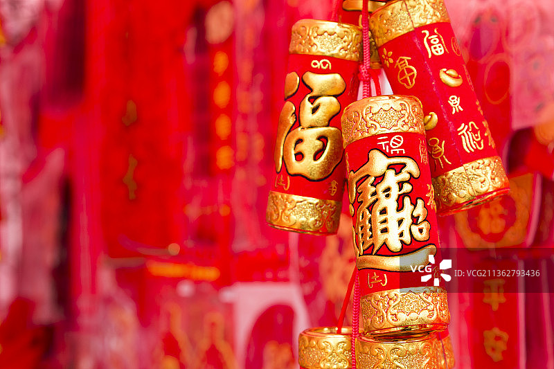 红灯笼与红色春节挂饰图片素材