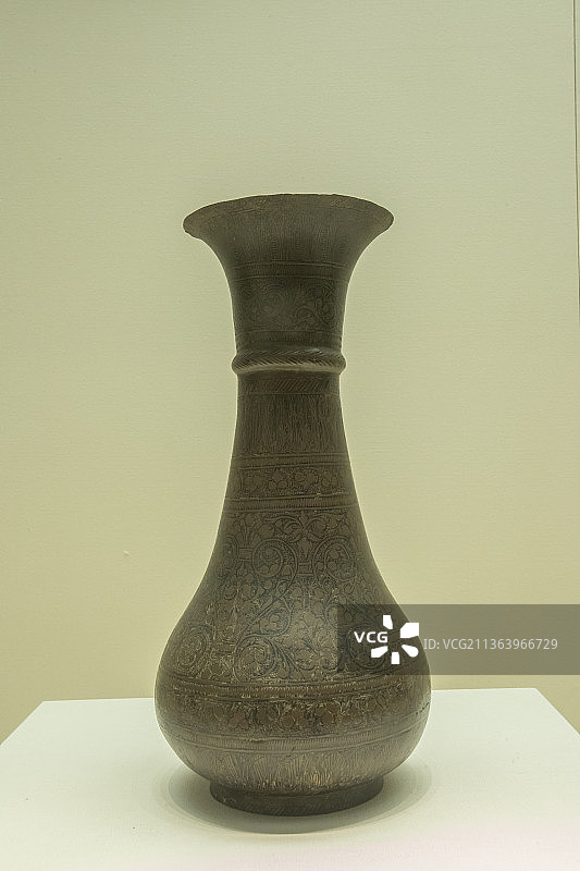 北京中国国家博物馆刻花铜水瓶这是清朝年间印度流入中国的文物图片素材